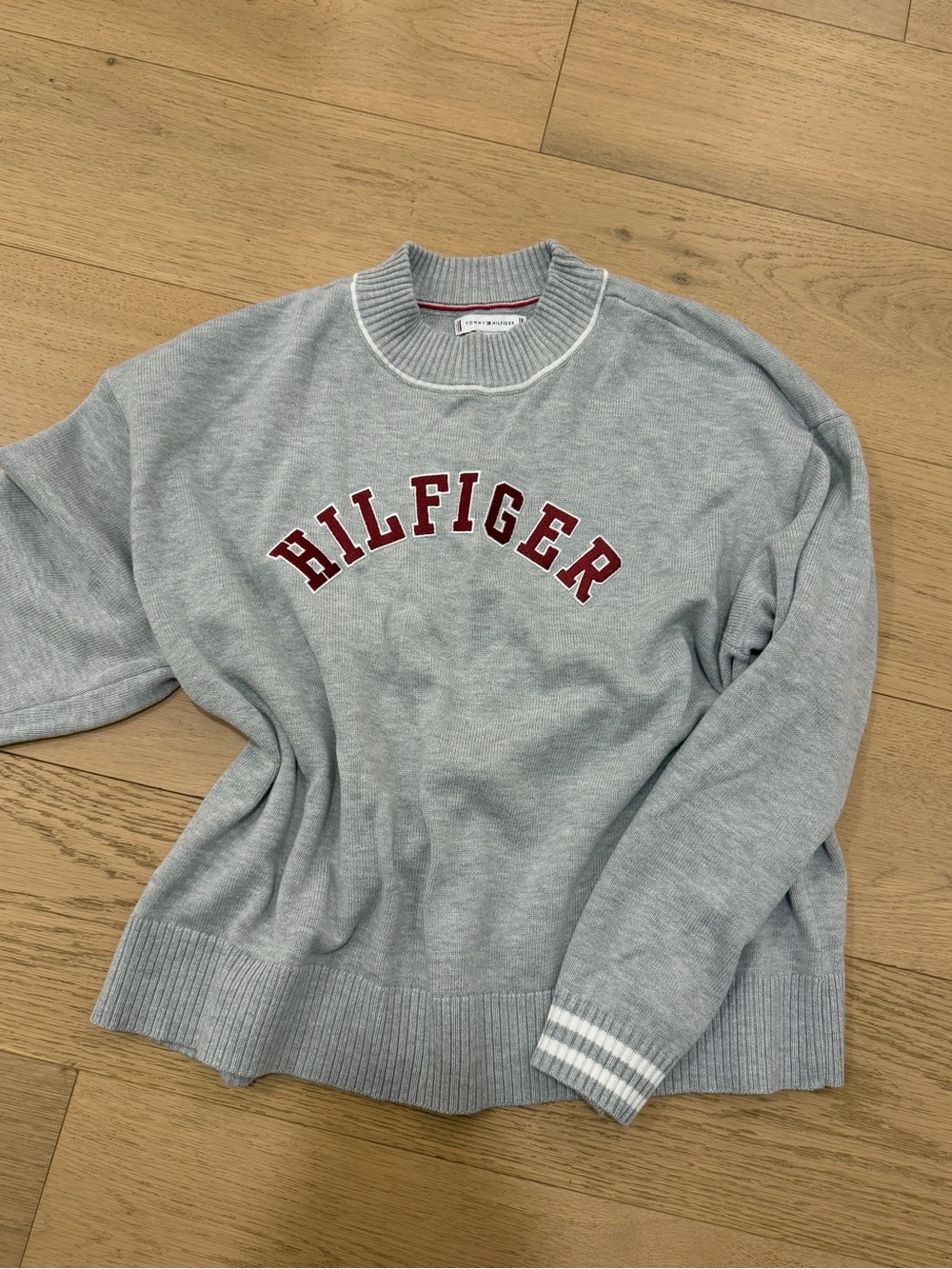 Tommy Hilfiger Women’s Light Gray Logo Knit Sweater size L